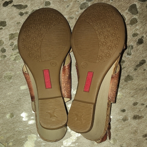 Pikolinos Women's Brown Wedge Sandals - Picture 7 of 7